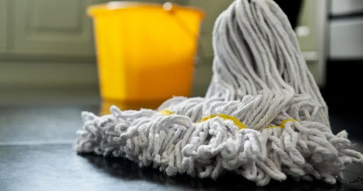 Commercial cotton mop with cleaning bucket